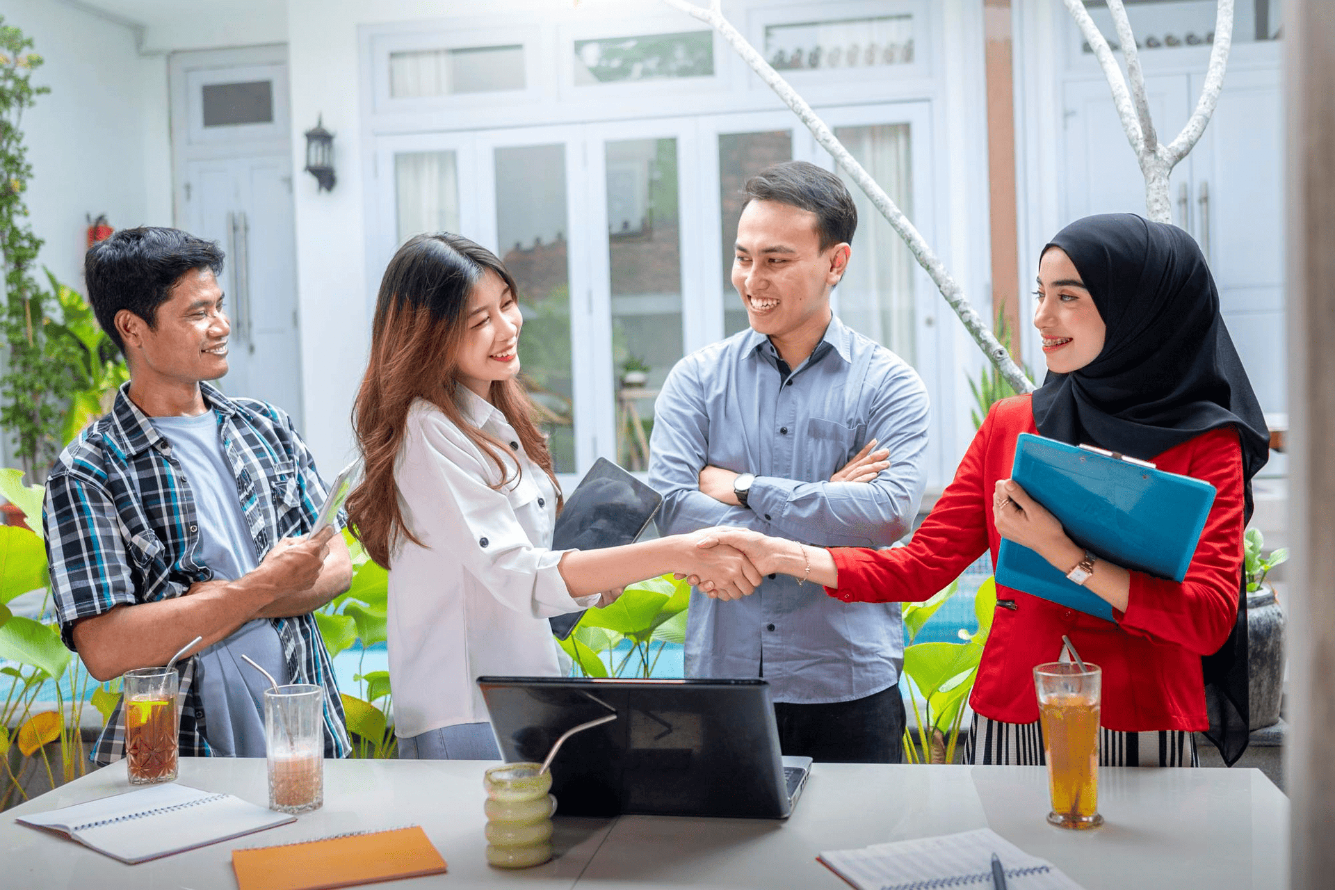 Menjunjung Kesetaraan Hak Image