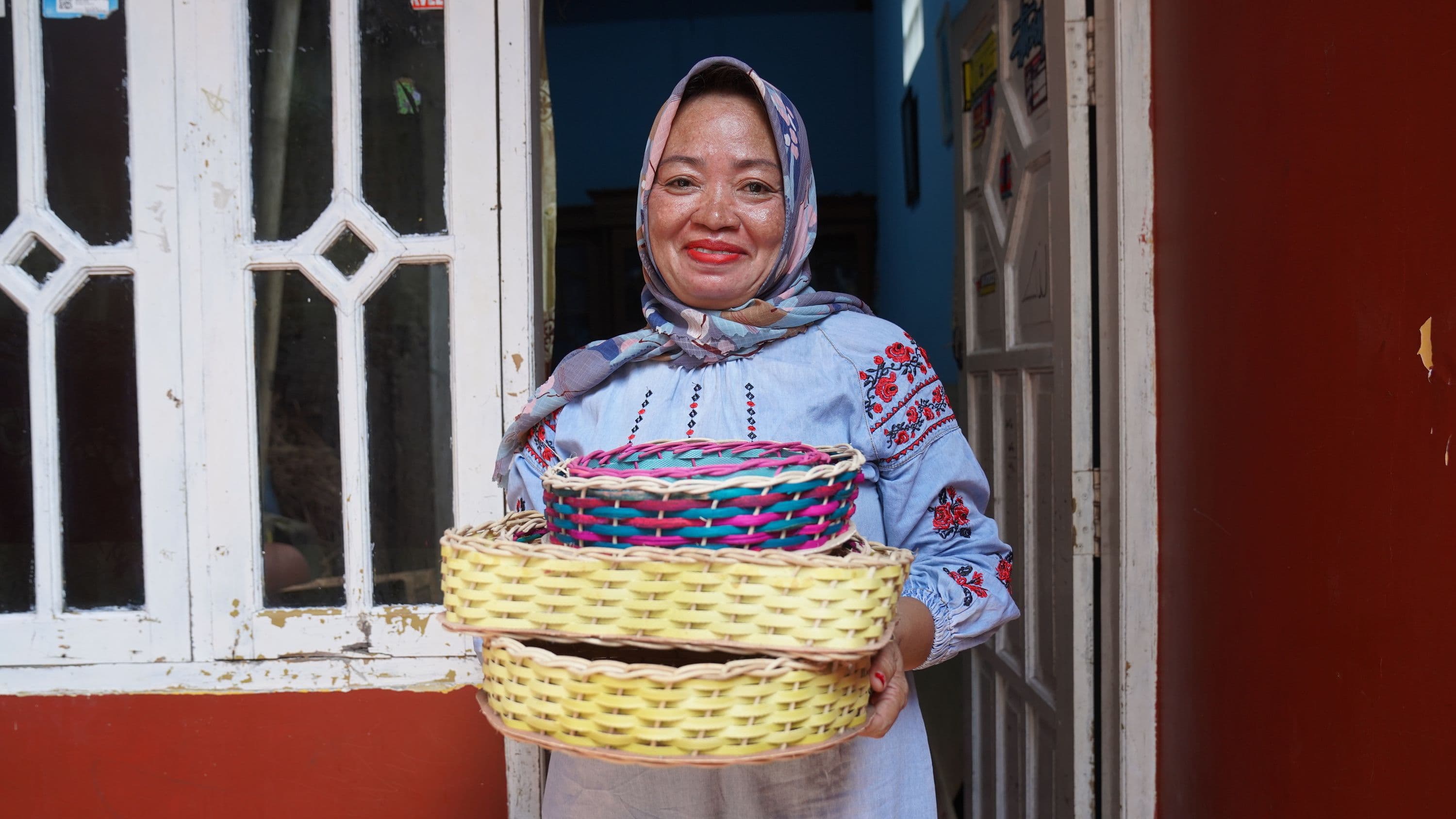 Menilik Produksi UMKM Kerajinan Anyaman Rotan Milik Ibu Sarniwa
