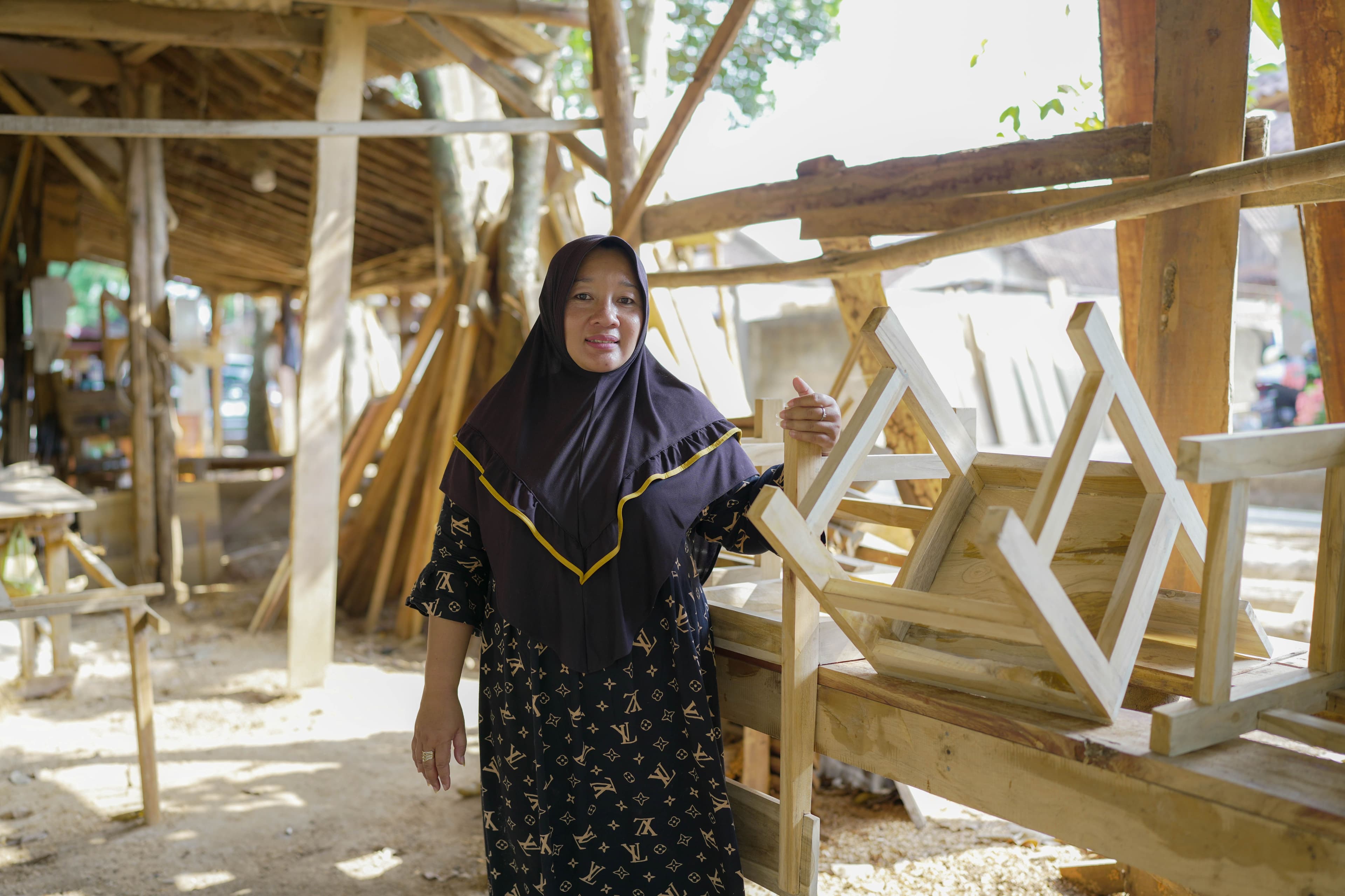 Harmoni Kisah Dalam Usaha Mebel Ibu Mutmainah