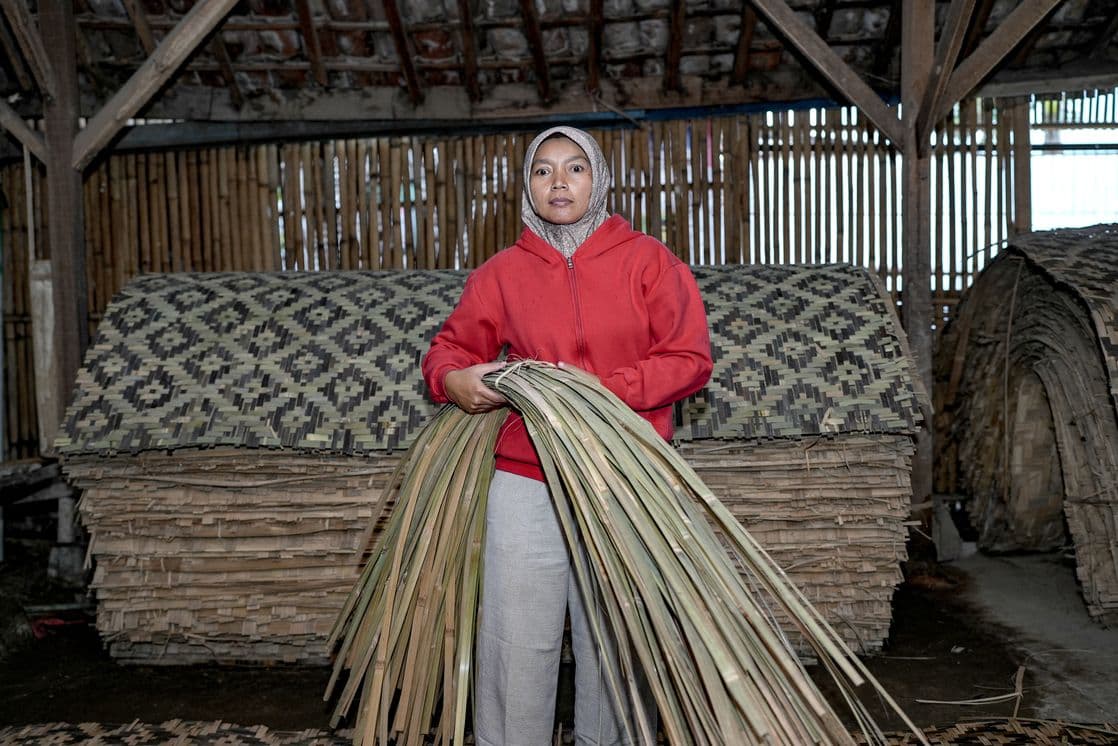 Lestarikan Budaya Indonesia dengan Bisnis Anyaman Bilik