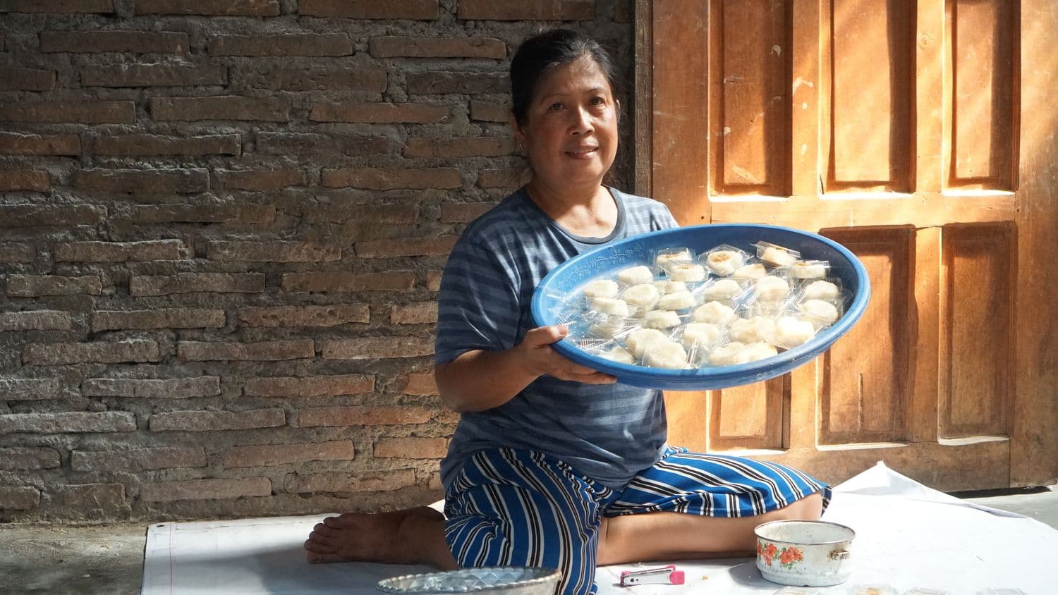 Rintis Bisnis Kue Rumahan Hingga Miliki Karyawan, Bukti Usaha Sukses Ibu Wiji Lestari