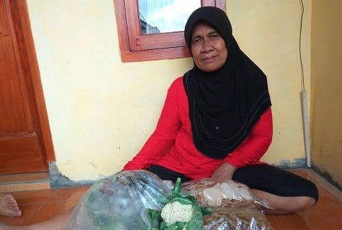 Berawal dari Sepuluh Rupiah, Eti Sukses Menyekolahkan Buah Hati Hingga Bangku Kuliah