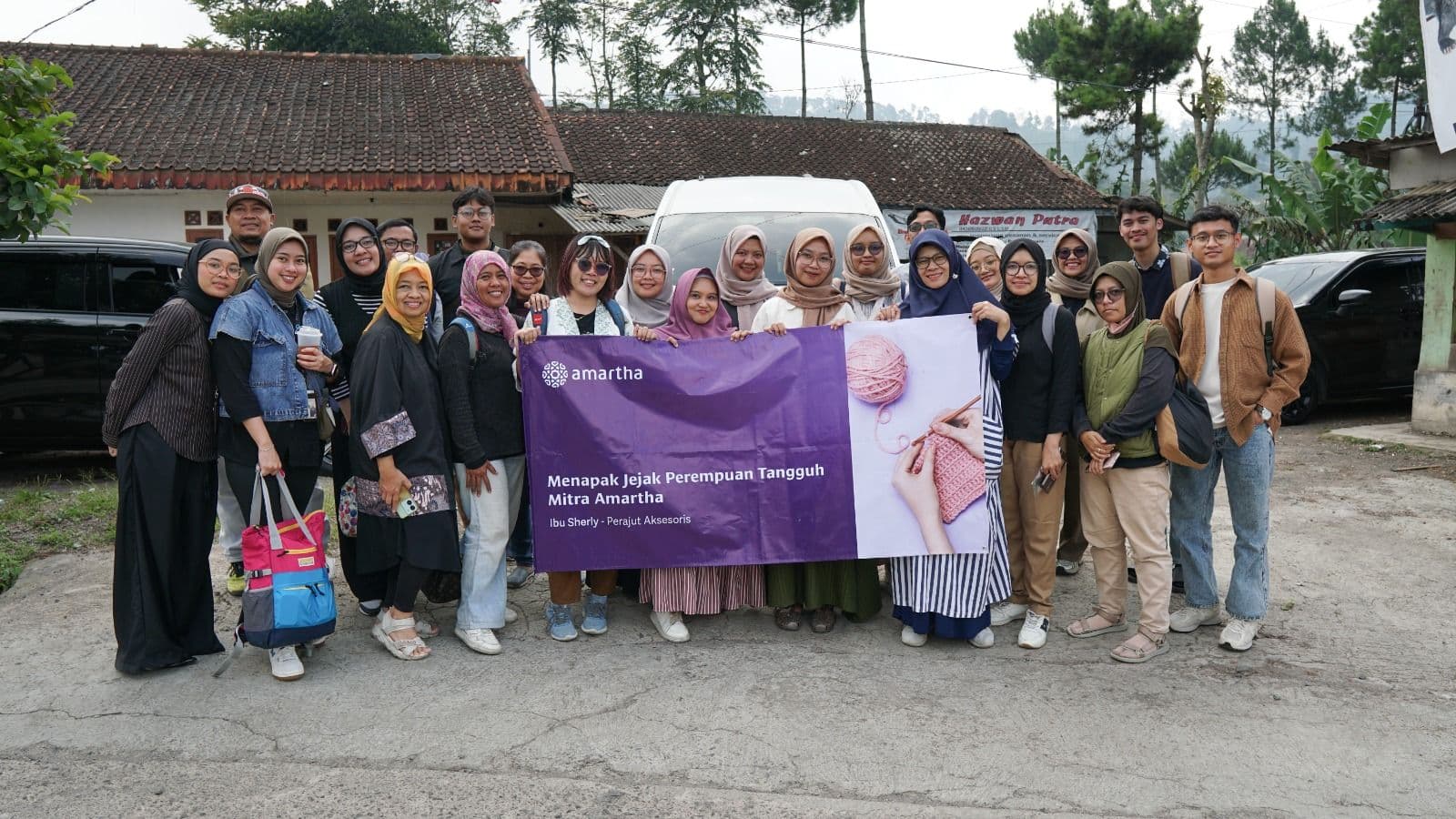 Menapak Jejak Perempuan Tangguh Mitra Amartha Bersama Kompasiana