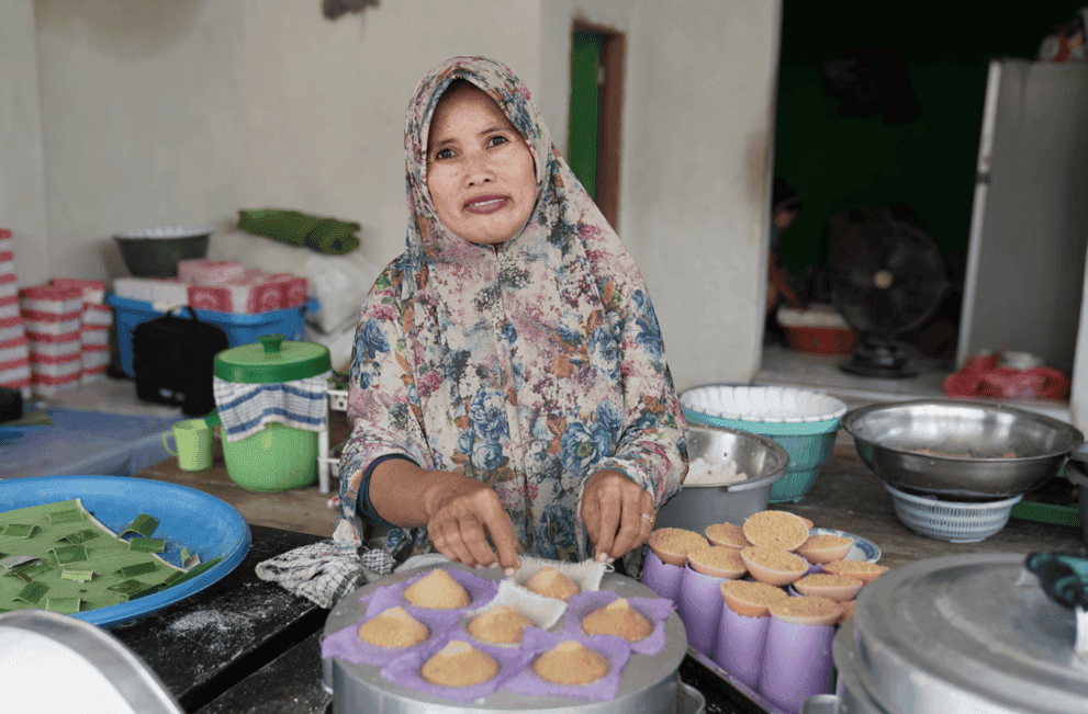 Harapan Besar Terukir dari Legitnya Kue Putu Cangkir