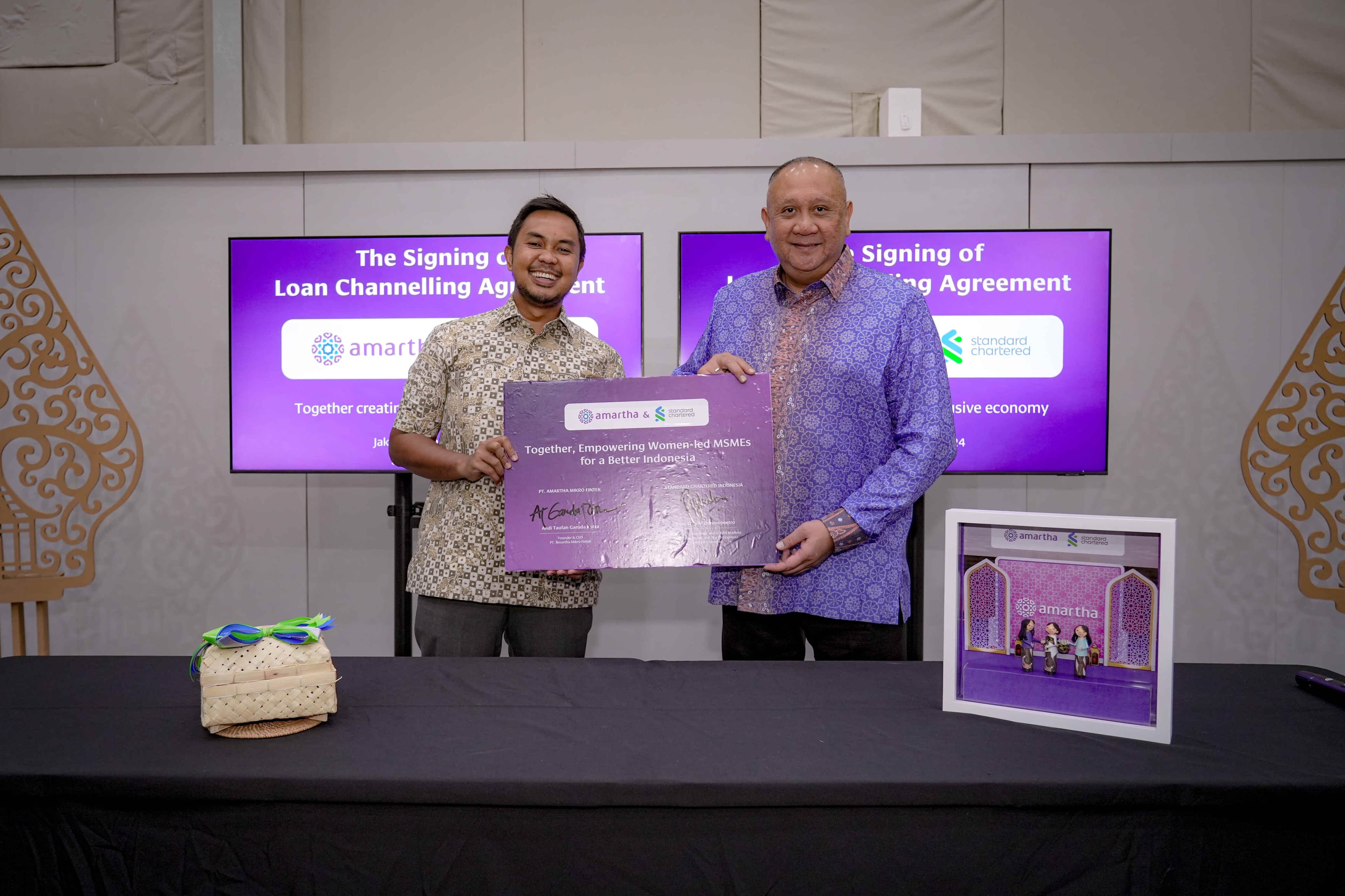 Standard Chartered Indonesia Jalin Kerja Sama Senilai Rp 2 Triliun Dengan Amartha, Pionir Pembiayaan UMKM Perempuan