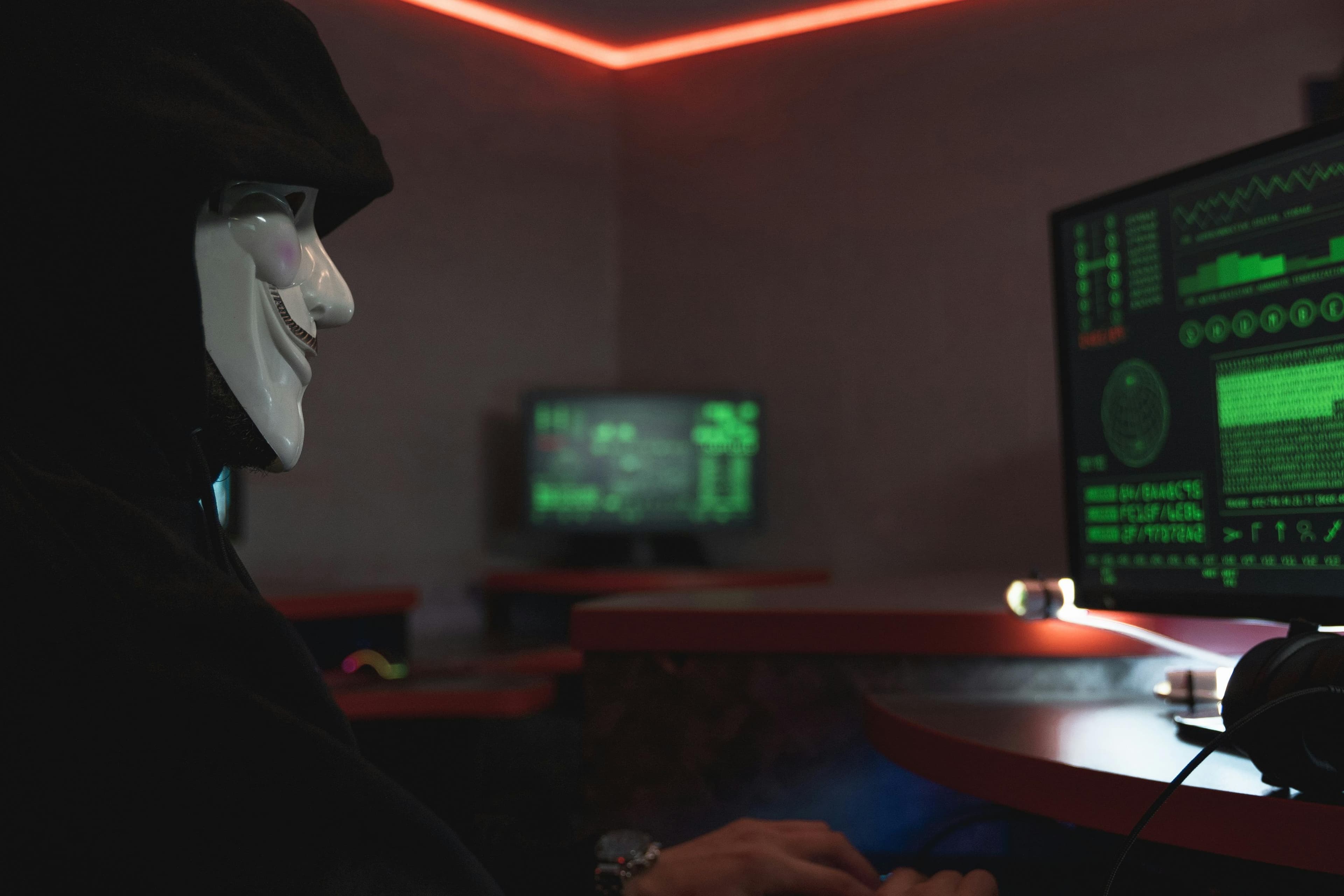 Hacker Adalah Ancaman! Waspadai dengan Beberapa Cara Ini