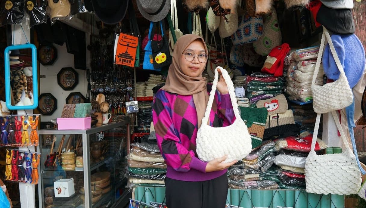 Perjalanan Ibu Sherly Novita Bersama Amartha, Merajut Harapan dari Cikole