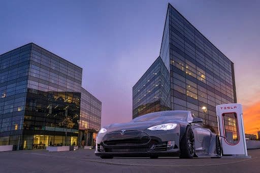 Mau Beli Mobil Listrik? Pertimbangkan Plus Minusnya Ini!